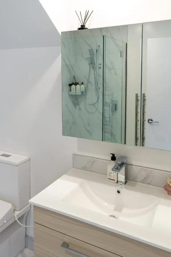 The Happy Hideaway 2 Bed 2 Bath Apartment Christchurch 0*,  New Zealand