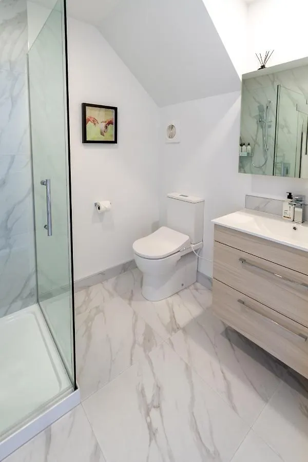 The Happy Hideaway 2 Bed 2 Bath Apartment Christchurch